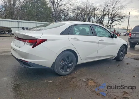 2022 Hyundai Elantra Sel z USA, uszkodzony, nr VIN 5NPLM4AG9NH056596